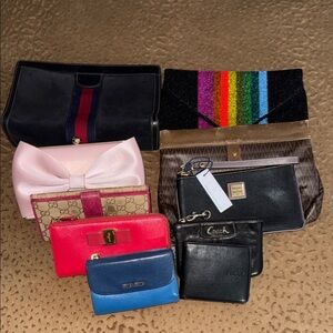 Lot of various brand wallets/wristlests